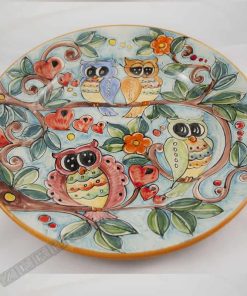 Piatto piano in terracotta con motivo Le Civette dipinto a mano